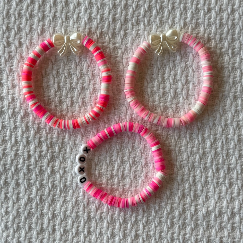NEW Handmade Pink White Clay Bead Bows XOXO Letters Love 3 Stretch Bracelet Set